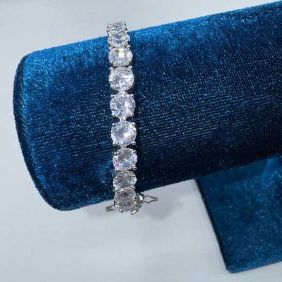 18k 30ct Tennis Bracelet - Picture 6 of 8